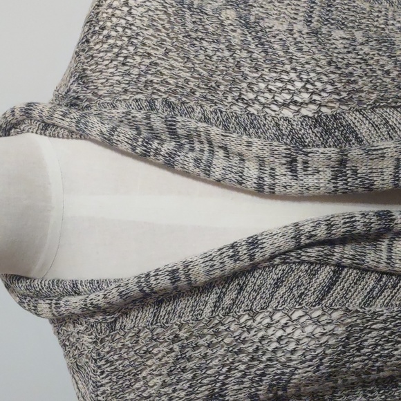 Maurices Marled Oversized Shawl Short Sleeve Sweater Size Medium Black and White - Picture 3 of 8